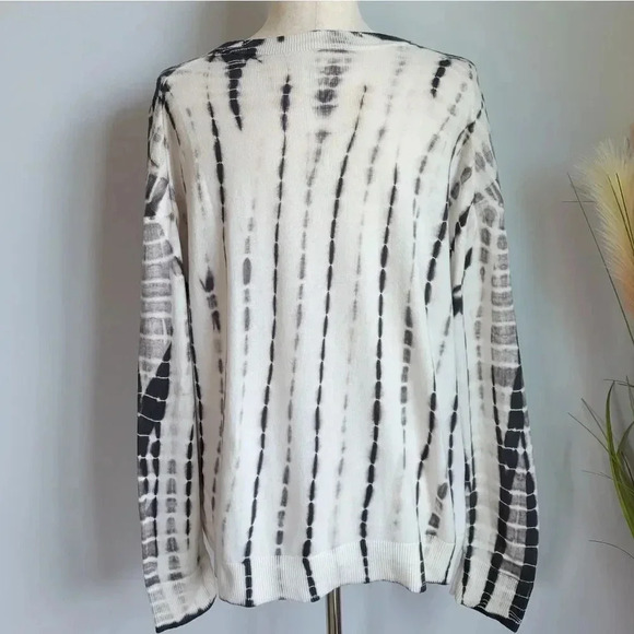 Lululemon, Crewneck Linear Tie Dye Grey Multi Pullover Sweater, Size 8 - Picture 7 of 13